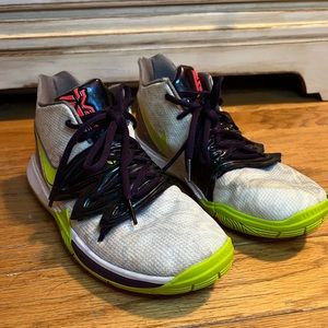 Youth Kyrie 5 Mamba Mentality